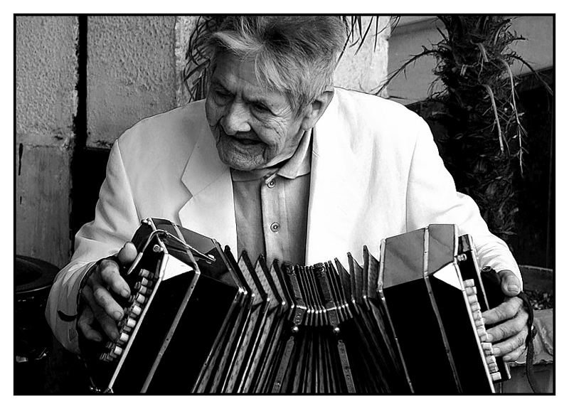 Una vieja Melodia, un viejo Bandoneon, 92 años no son nada..