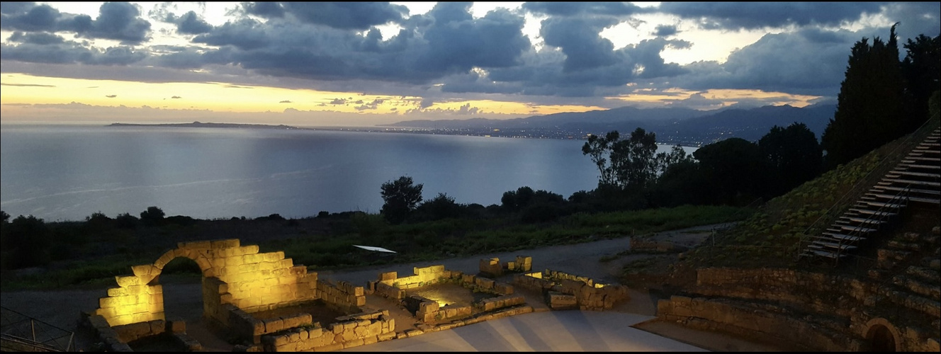 UN’ALBA A TEATRO  …..teatro greco di TINDARI 