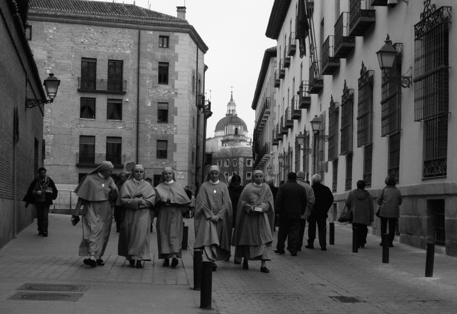 Unas vienen y otros van. Semana Santa ern Madrid