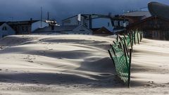 UNAUFHALTSAM STÜRMTE DER SAND VORWÄRTS