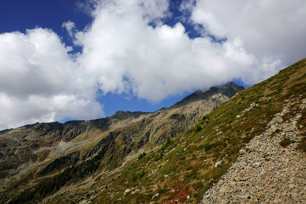 unberührte herbstliche Bergwelt