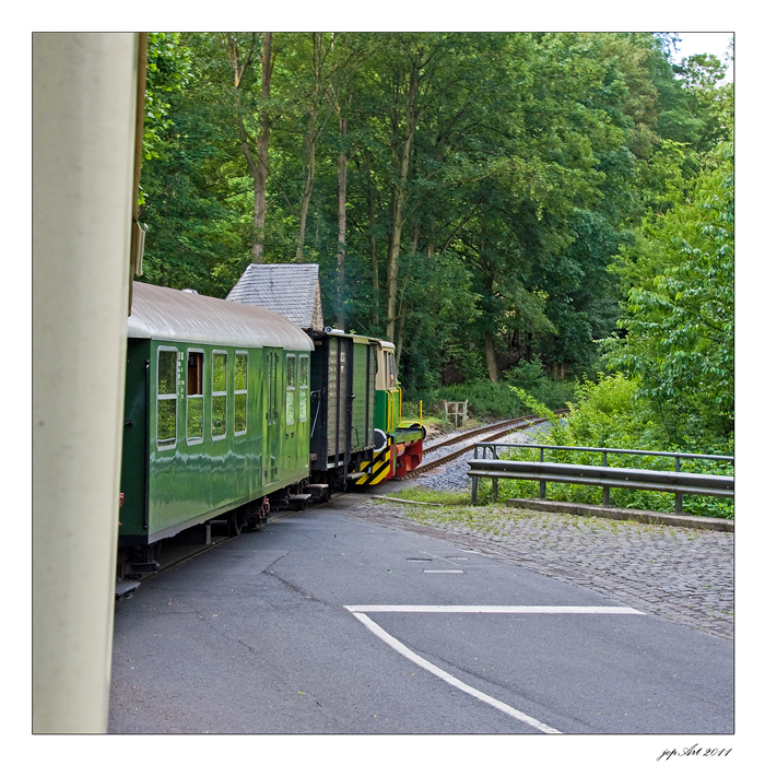 Unbeschrankter Bahnübergang...