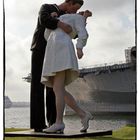 Unconditional Surrender - Skulptur in San Diego