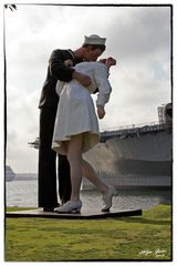 Unconditional Surrender - Skulptur in San Diego