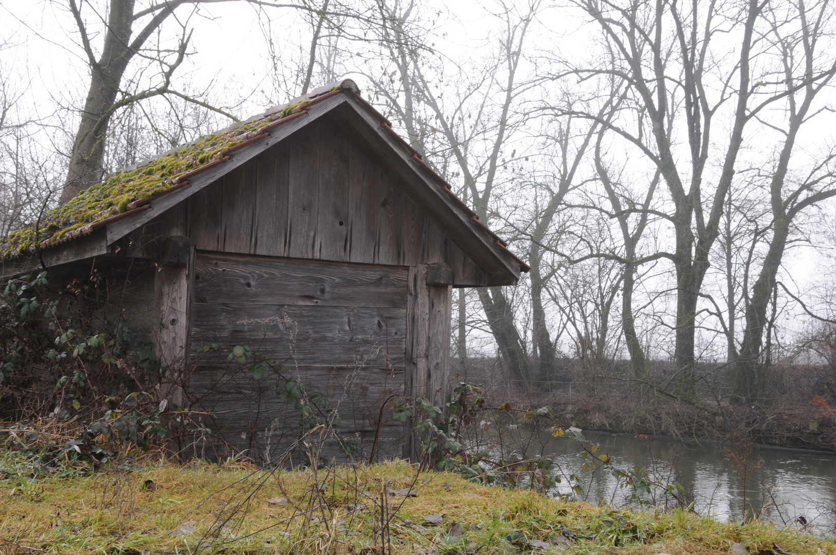 und am Ende der Strasse steht ein Haus am See