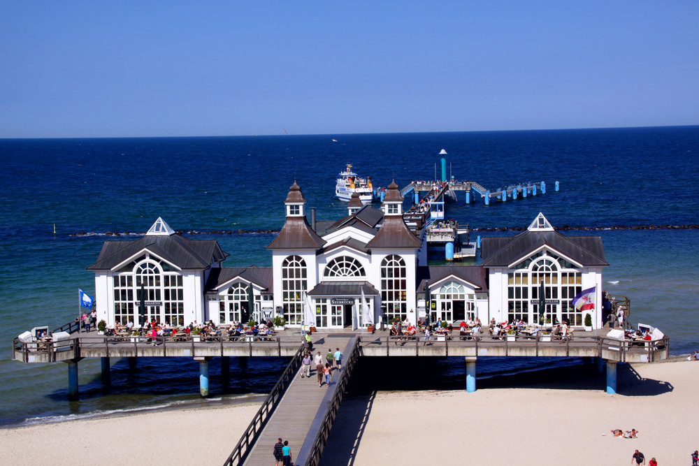 Und am Ende der Straße steht ein Haus im See - Seebrücke Sellin