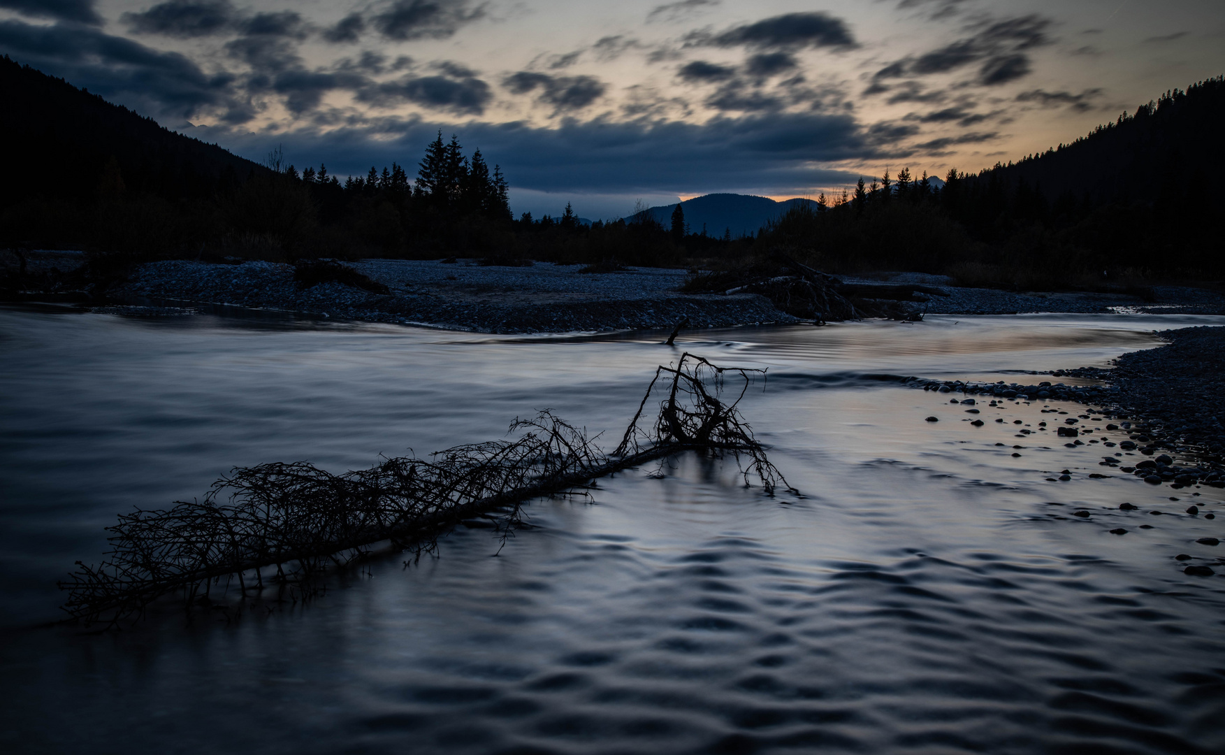 Und aus der Mitte entspringt ein Fluss