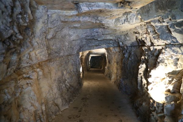 Und da geht er rein in den Schacht