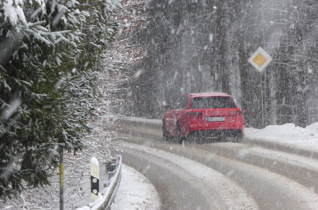 Und dann schnallte sich Rotkäppchen Winterreifen um