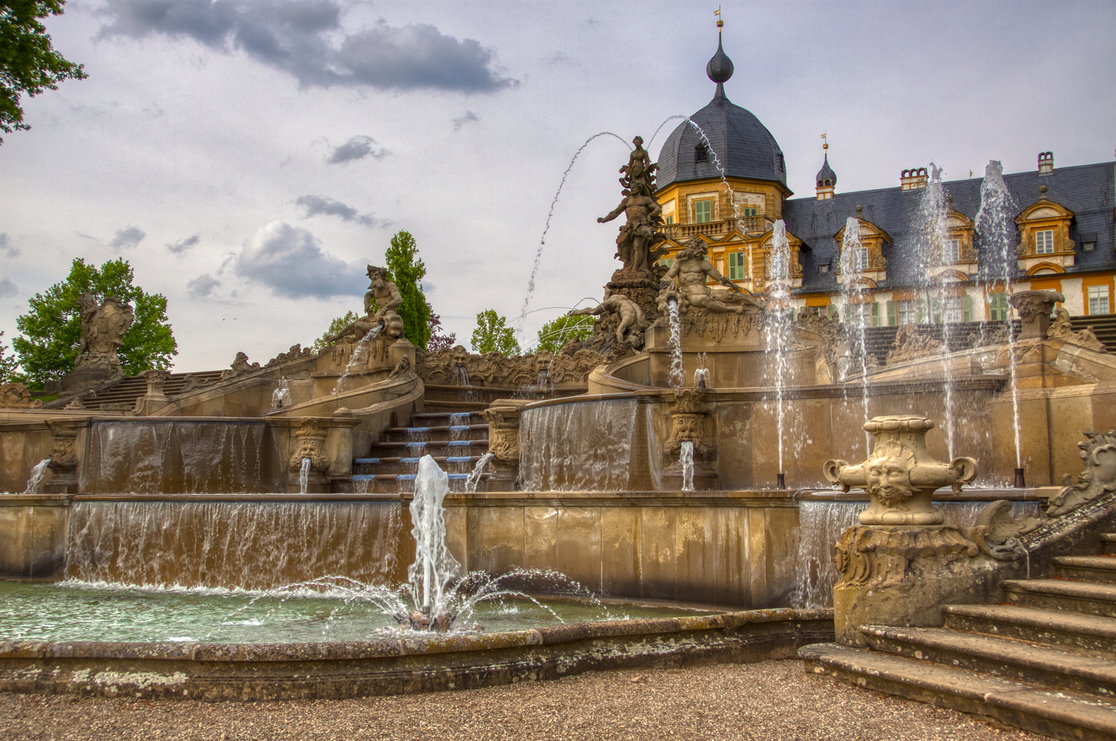 und dann sprudelt es überall -  die Wasserspiele von Schloss Seehof