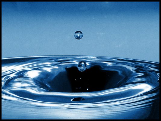 ::und das Wasser spuckte Tropfen aus::