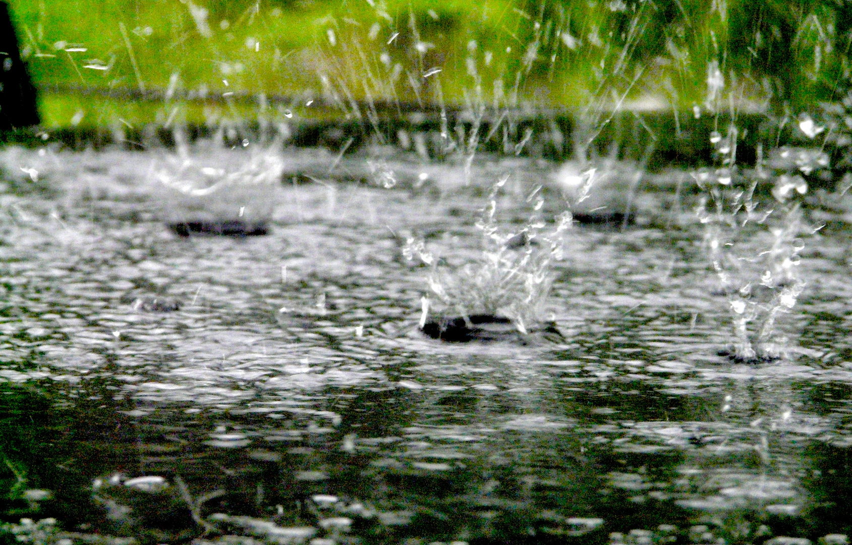 und der Regen regnete jeglichen Tag