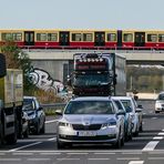 ...UND DER VERKEHR, DER ROLLT