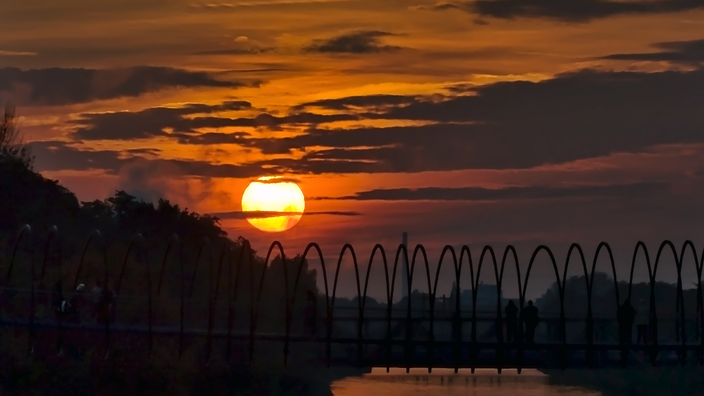 Und die Brücke leuchtet doch