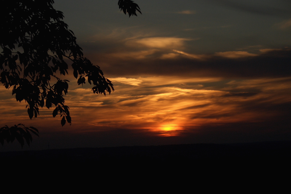 ... und die Gewitterfront kündigte sich mit einem grandiosen Sonnenuntergang an!