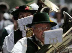 ... und die Musik spielt dazu