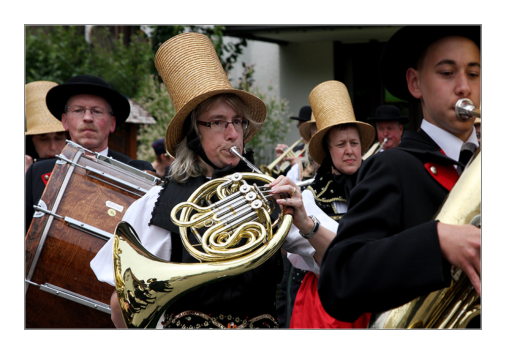 Und die Musik spielt dazu