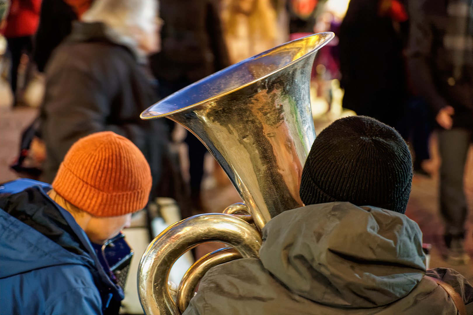 und die Tuba spielt der...