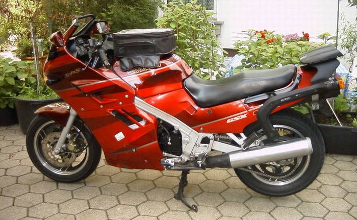 Und diese meine zum Fahren.....Suzuki GSX 1100F