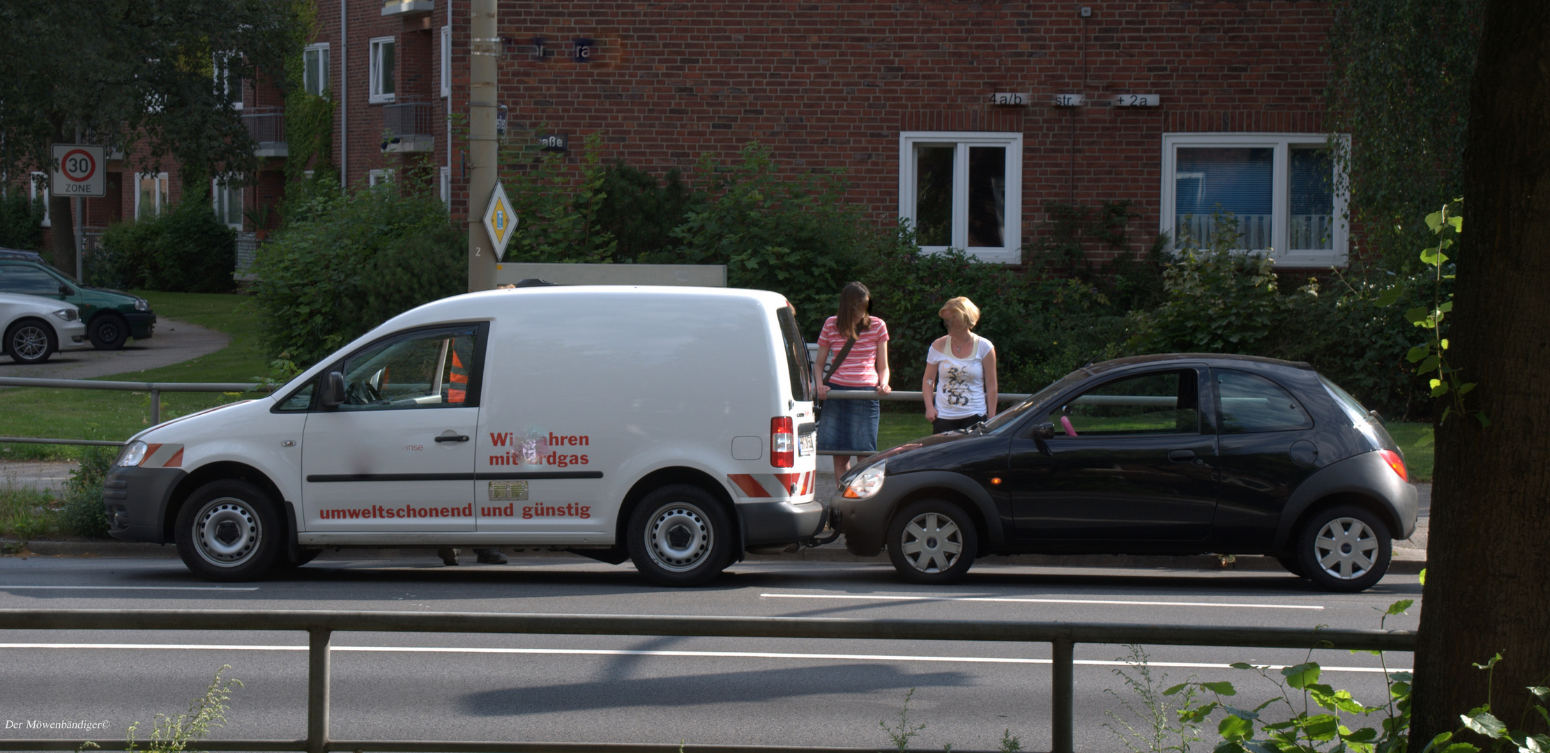 Und Du Bist Dir Sicher Wenn Zwei Kleine Autos Bumsen Wird Daraus Ein Grosses Foto Bild Erwachsene Zwei Menschen Mehrere Menschen Bilder Auf Fotocommunity