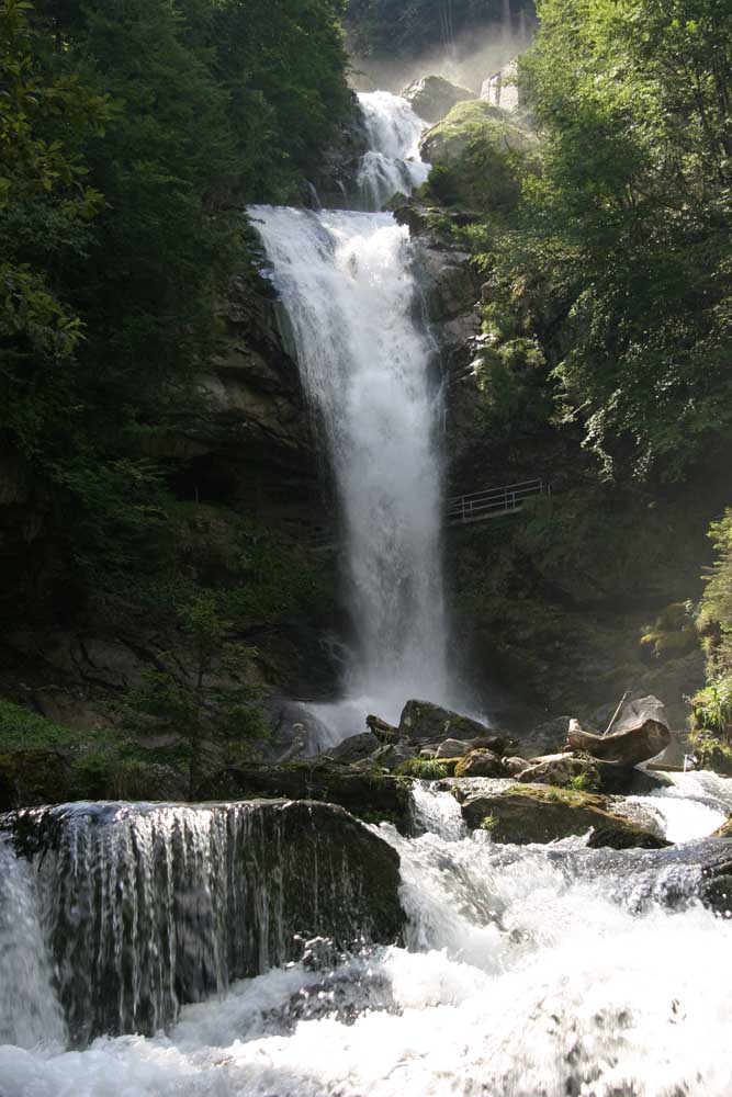 und es fällt und fällt, das Wasser