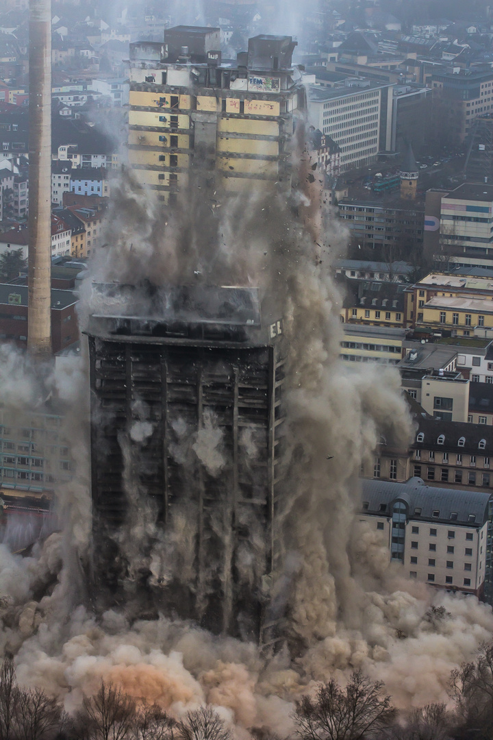 Und es hat Boom gemacht - Frankfurt AfE Turm