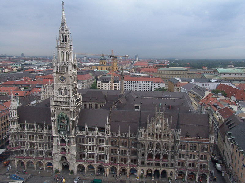 ..und ganz oben drauf das Münchner Kindl