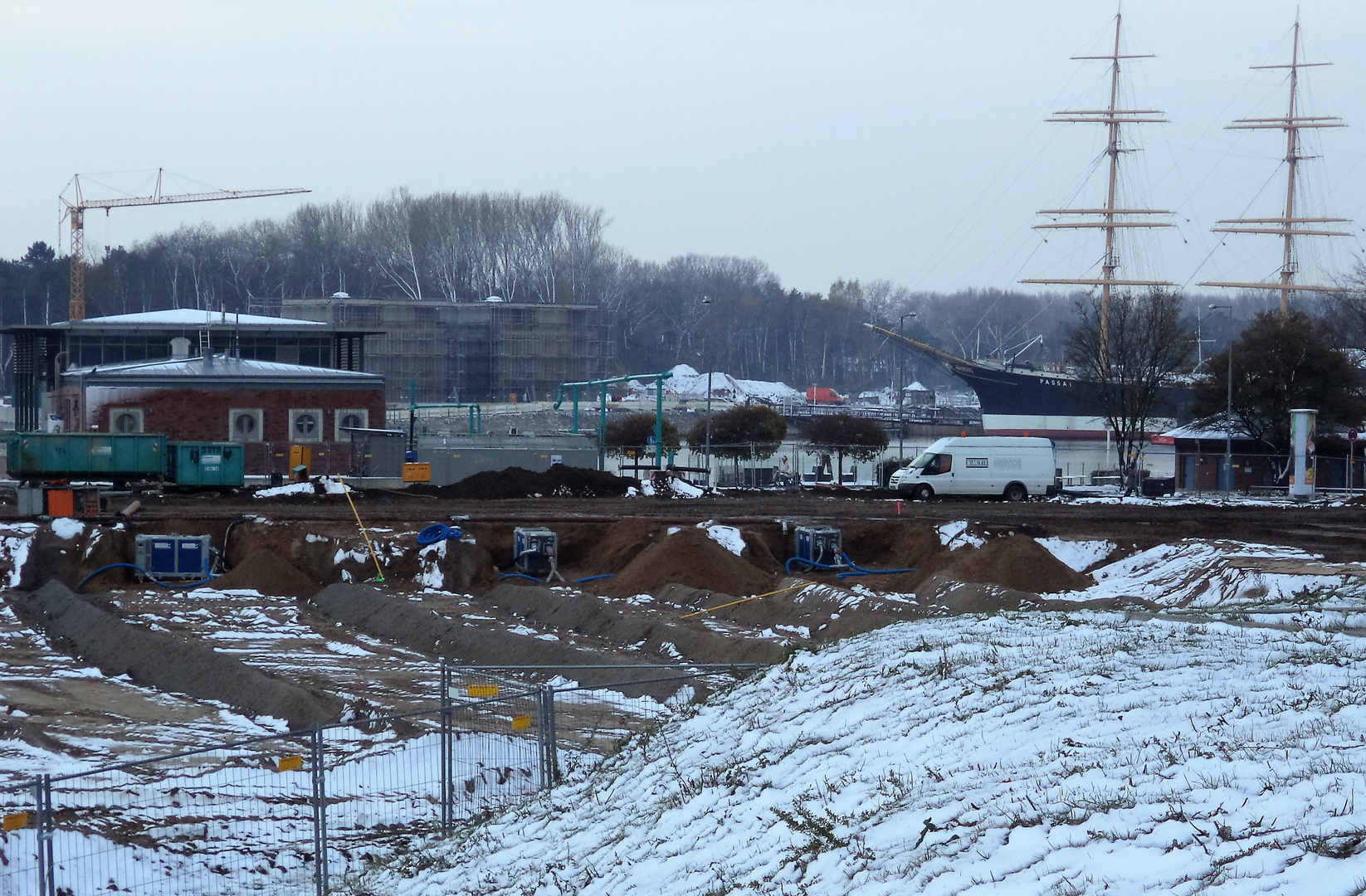 ..und gegenüber "Priwall-Waterfront" wird hoch gezogen.