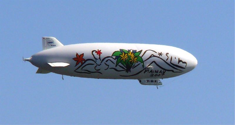 und hier der neueste Zeppelin aus Friedrichshafen