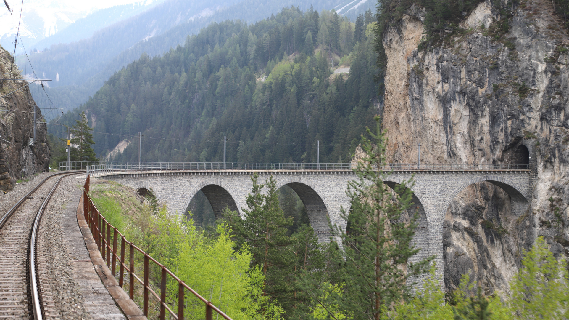 Und hier etwas mehr vom Landwasserviadukt