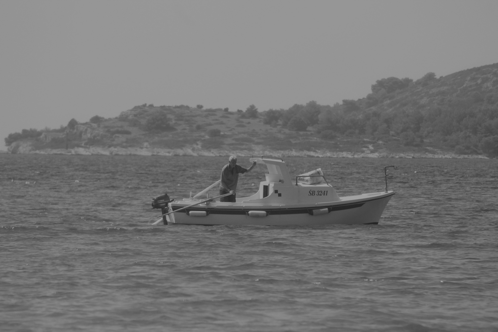 und hier noch einmal der Fischer in seinem Boot auf dem Meer