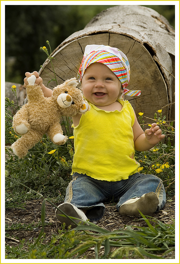 ...und hier zeig ich Euch noch meinen Kumpel den Teddybär !