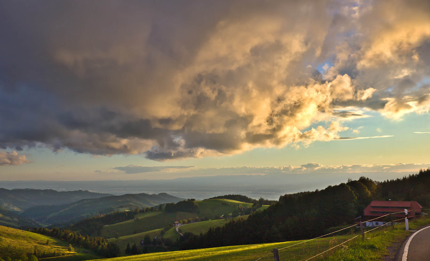 ... und hinter den Wolken ...