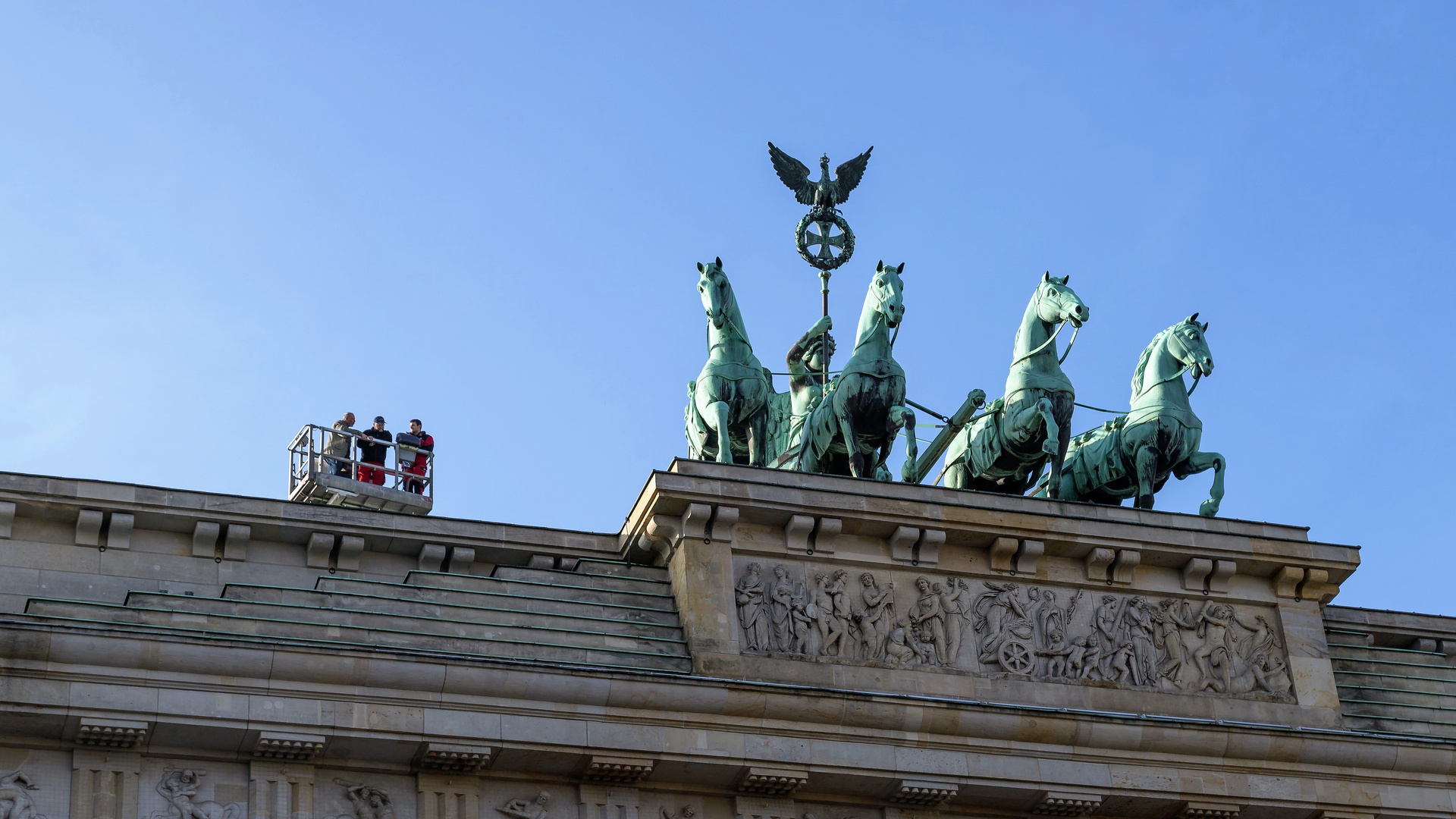 "...und ich sage euch, der Kerl hat mindestens drei Pferde zu viel..."