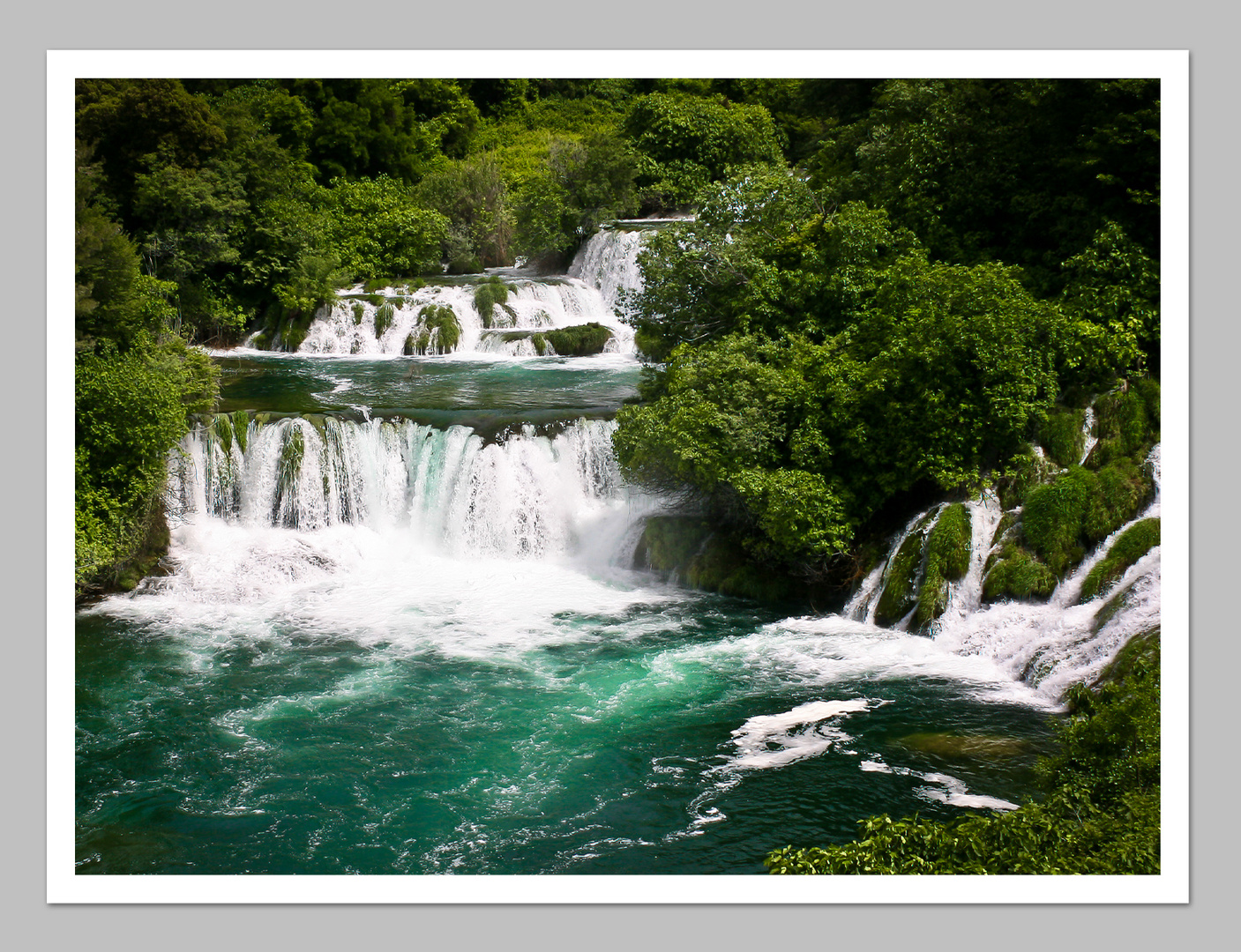 ... und im grünen Tal rauscht der Wasserfall