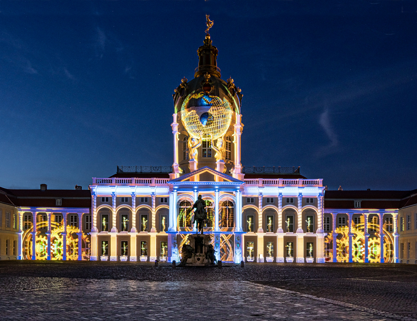 Und immer wieder das beleuchtete Schloss