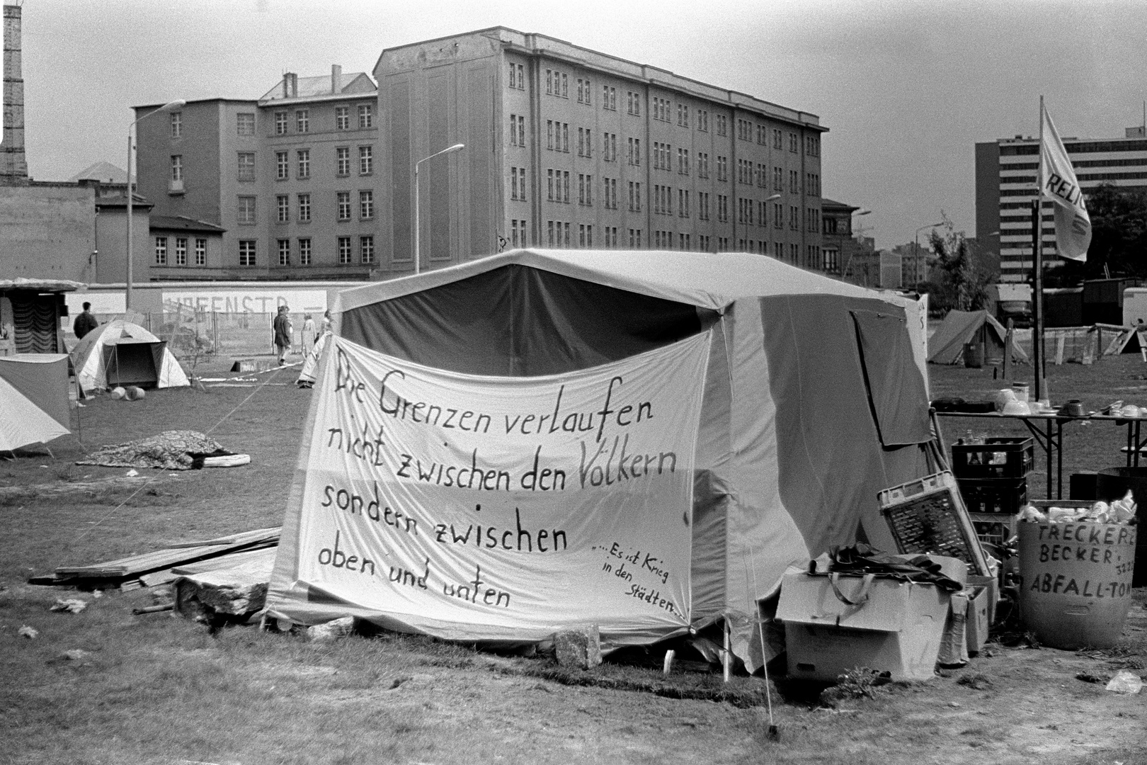 ... und in unseren Köpfen! - Berlin, 1990