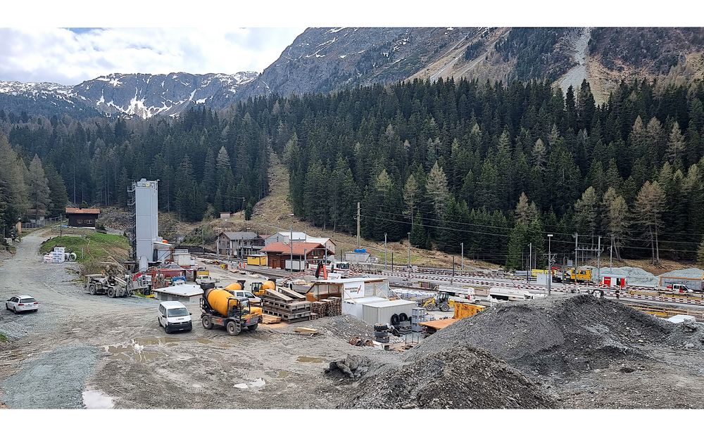 Und mittedrin der alte Bahnhof