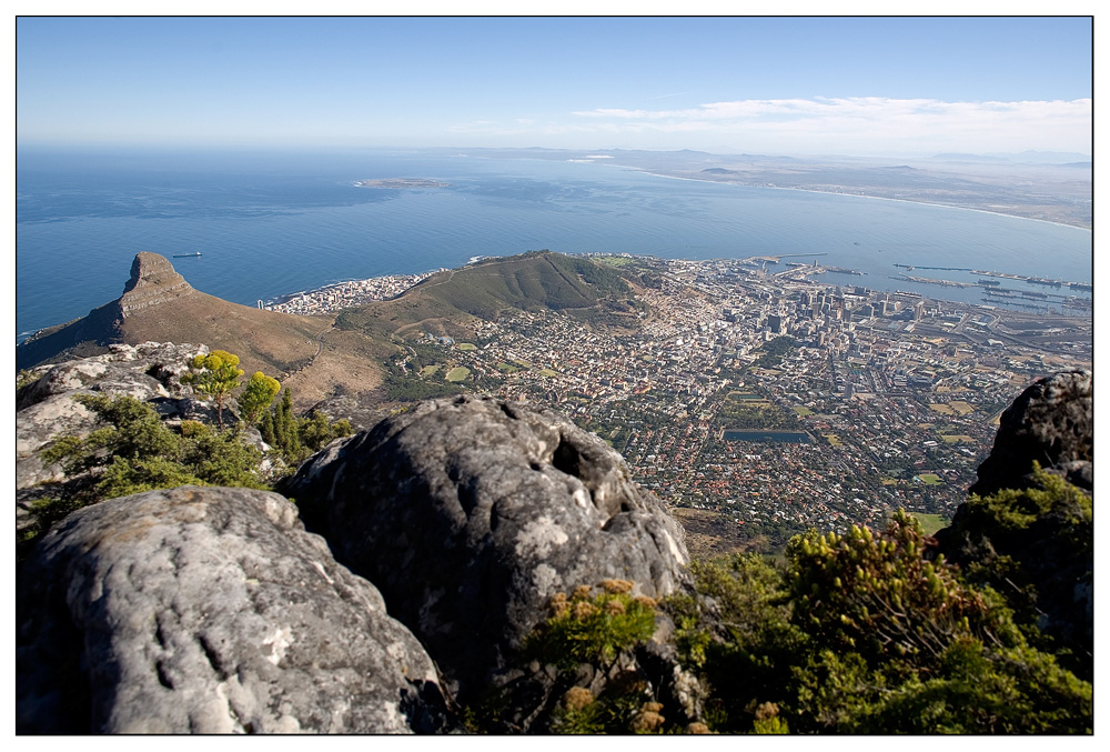 und noch ein Blick vom Tafelberg auf Cape Town ...