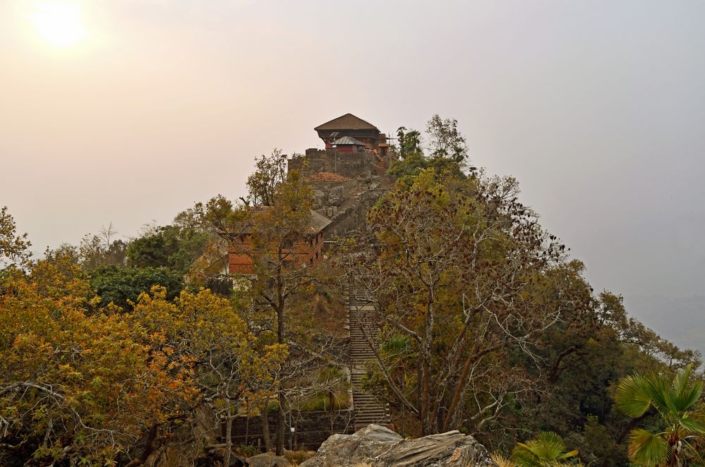 Und noch ein Blick zum Gorakhnath Tempel hoch über Gorkha