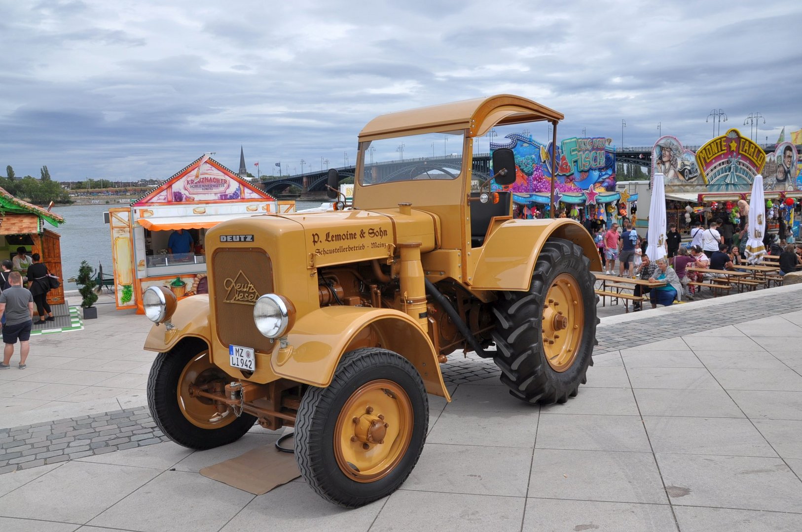 und noch ein DEUTZ in hellem Braun.