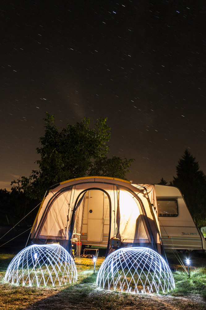 und plötzlich erschienen Domes auf dem Platz ...