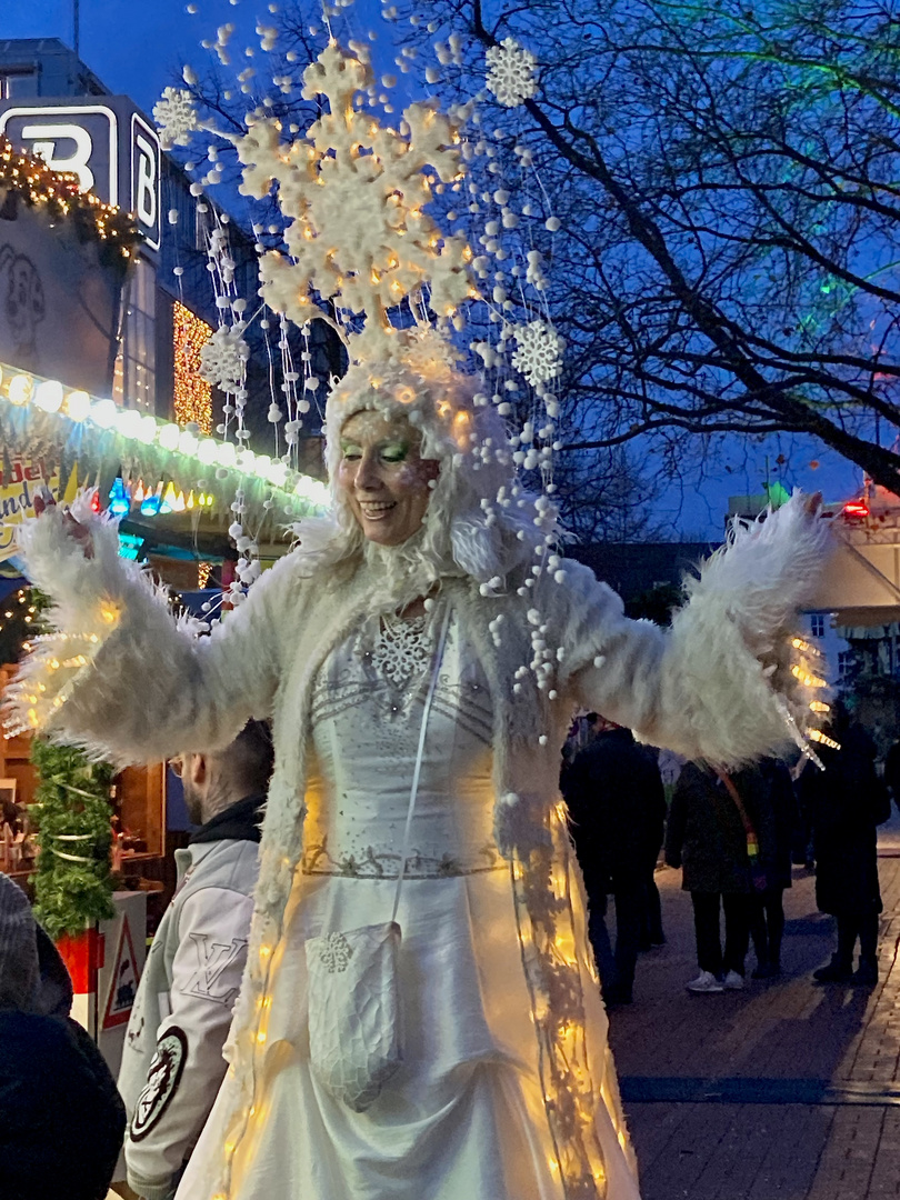 Und plötzlich stand sie vor mir, die Schneekönigin......Weihnachtsmarkt Moers / NRW