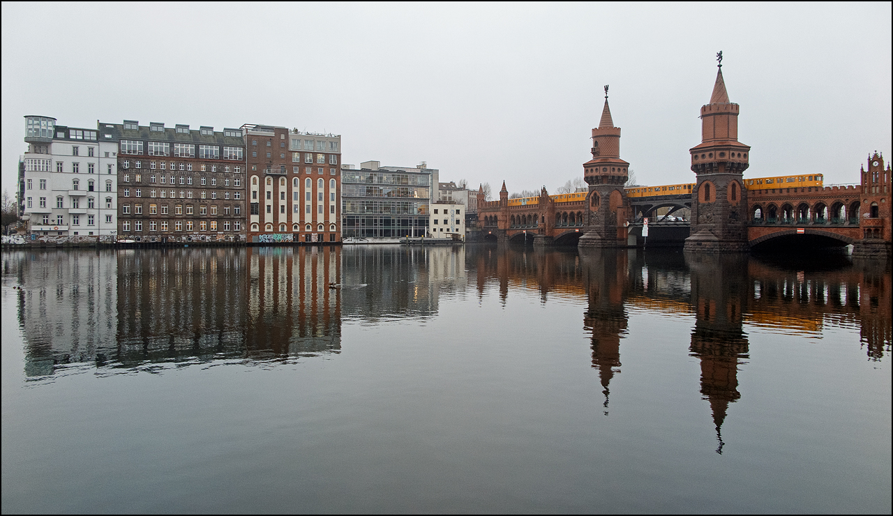 und rechts sehen sie die Oberbaumbrücke...