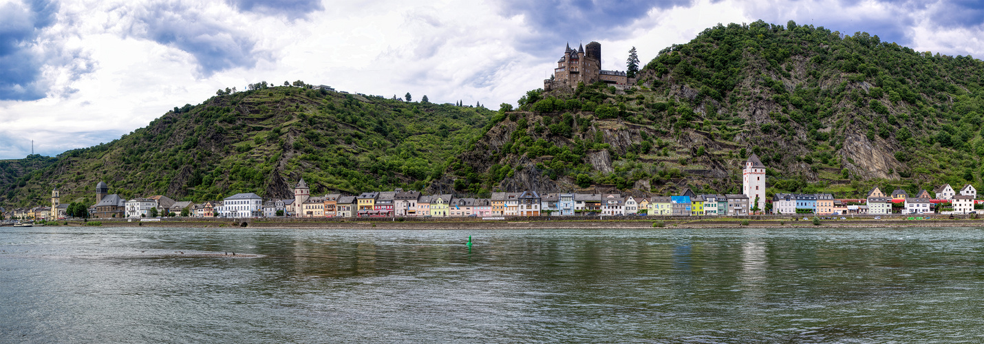 ... und ruhig fließt der Rhein