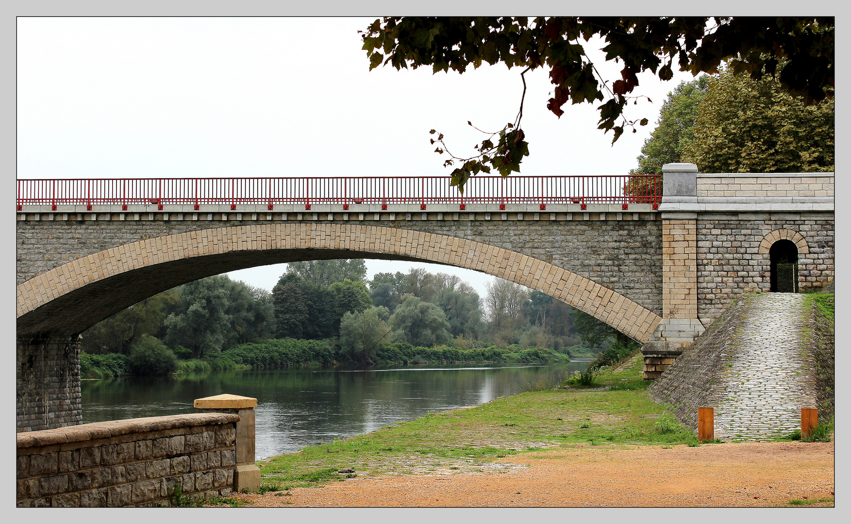 "...und ruhig fließt der Rhein" , nein - die Loire ,Burgund