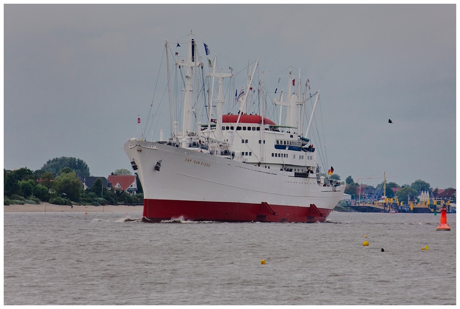 Und sie fährt auf der Weser  ....