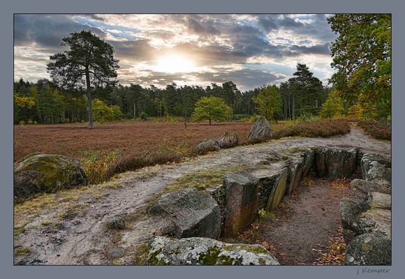 - und sie legten ihn ins Steingrab -