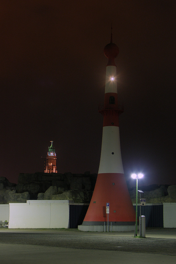 Und sie zeigen den richtigen Weg. Der Simon-Loschen Leuchtturm und das "Minarett" von Bremerhaven.