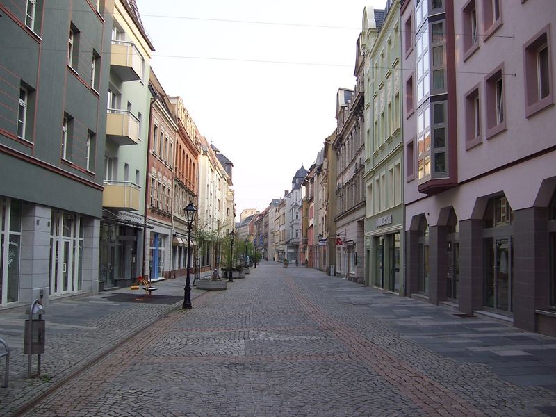 Und sowas nennt sich nun "Hauptstraße". Provinz Zwickau!